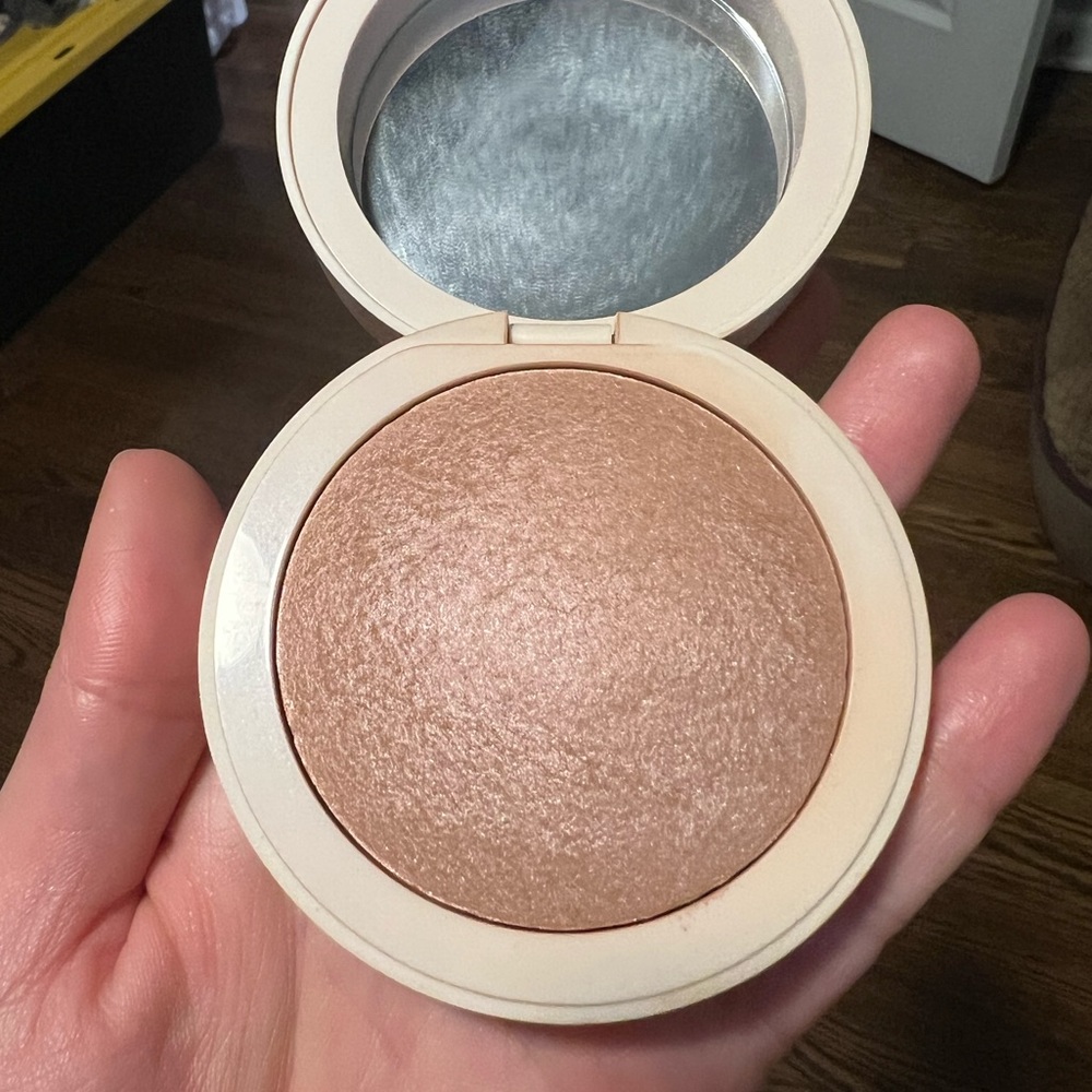 EM Cosmetics Heaven’s Glow Blush shade Baroque